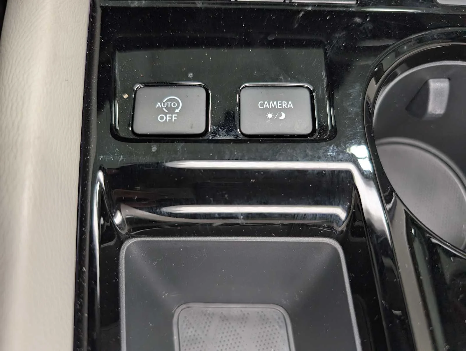 Used 2026 Champagne Silver Metallic Nissan Platinum image 28