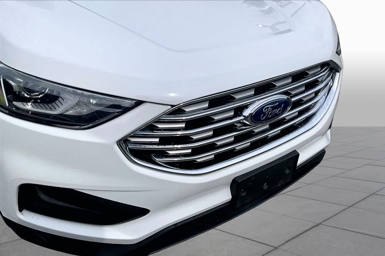 Used 2021 Oxford White Ford SE image 28