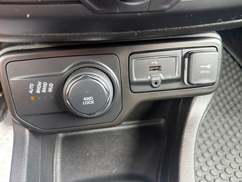 Used 2020 Blue Jeep Latitude image 17