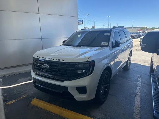 2025 Ford Expedition Platinum 4x4's photo