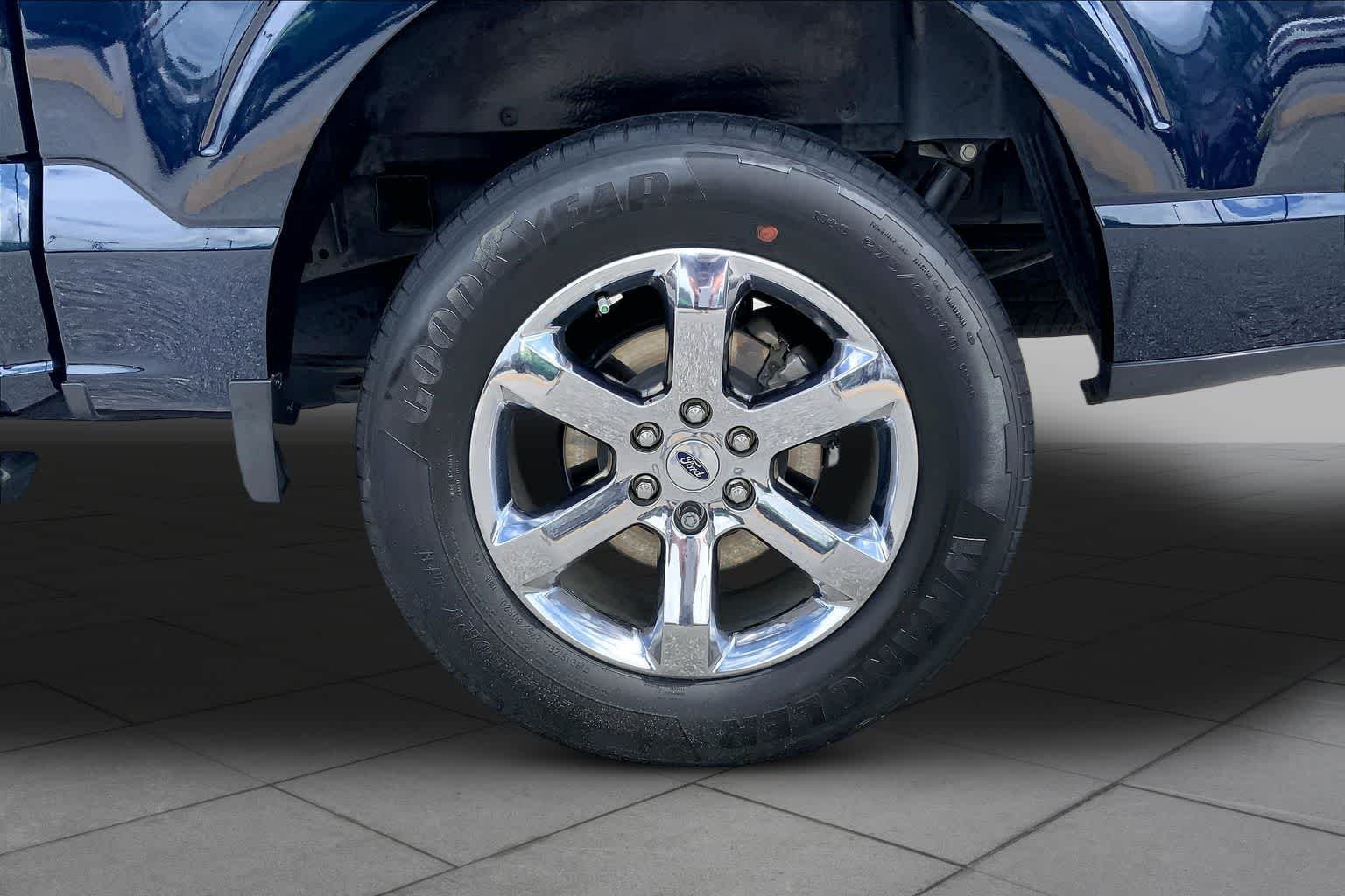 Used 2023 Antimatter Blue Metallic Ford XLT image 11