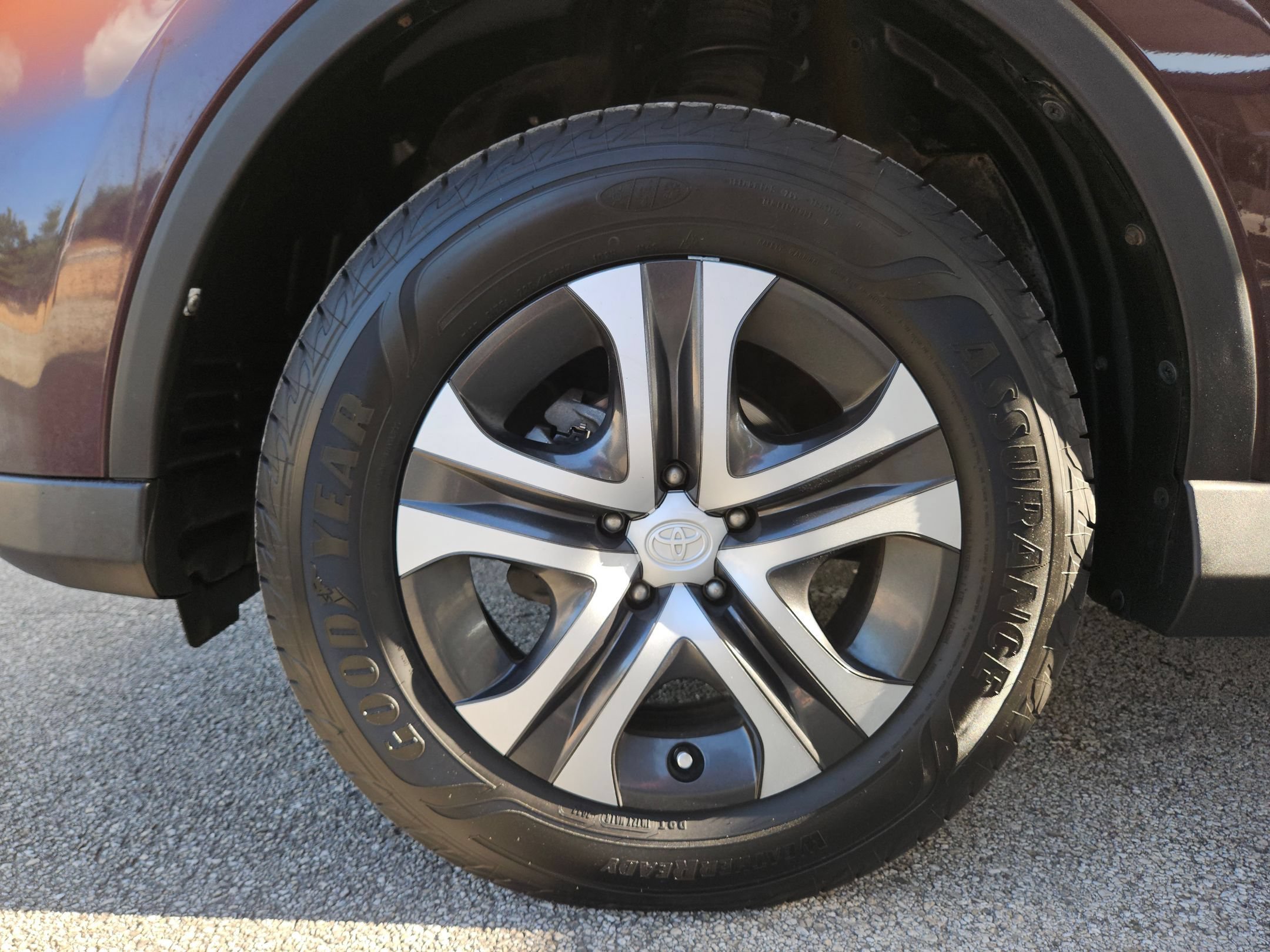 Used 2018 Maroon Toyota LE image 31