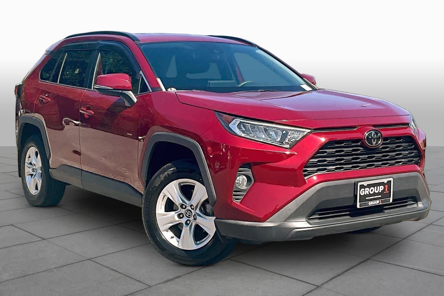 Used 2021 Ruby Flare Pearl Toyota XLE image 3