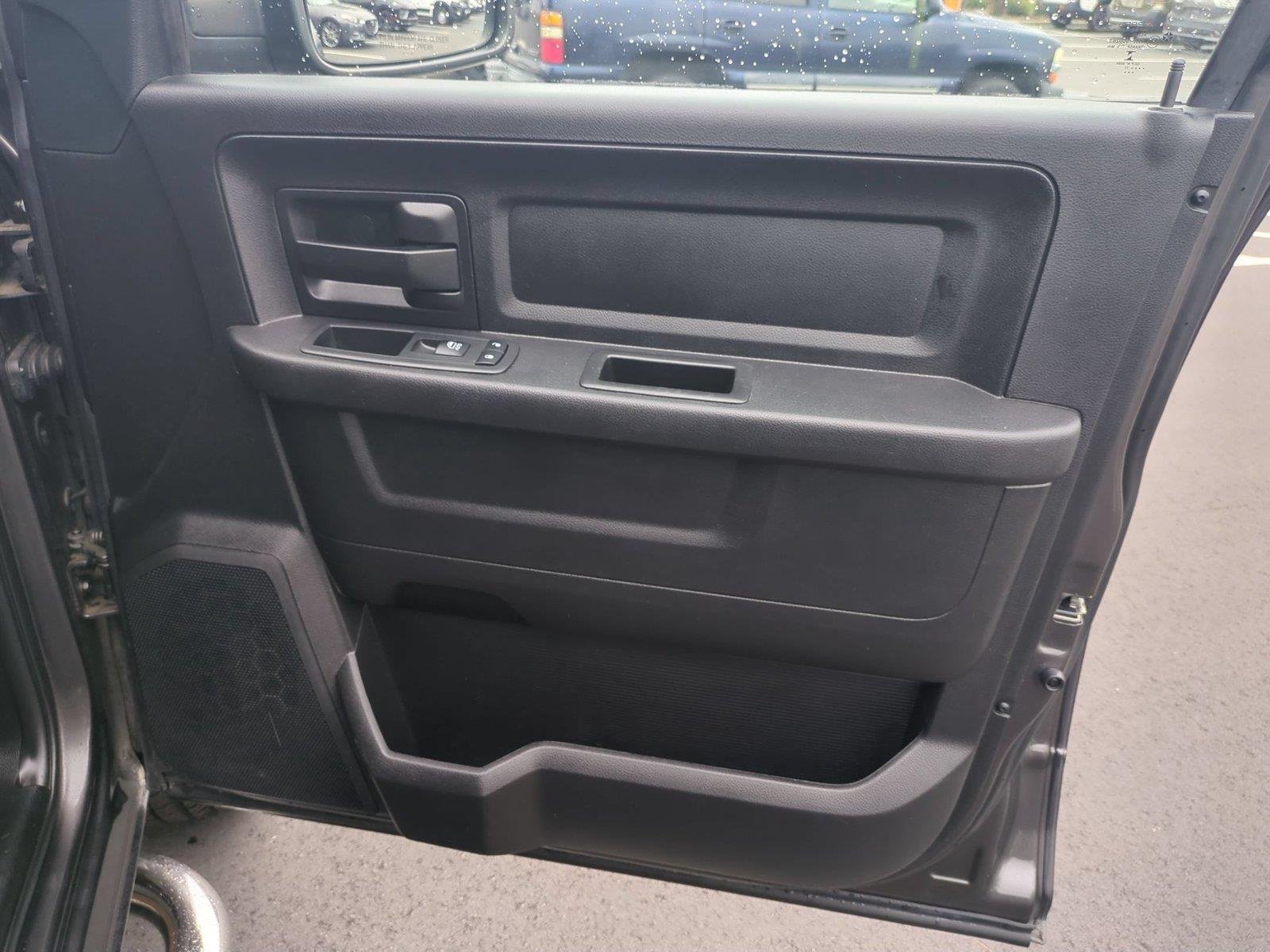 Used 2017 Granite Crystal Metallic Clearcoat Ram Express image 33