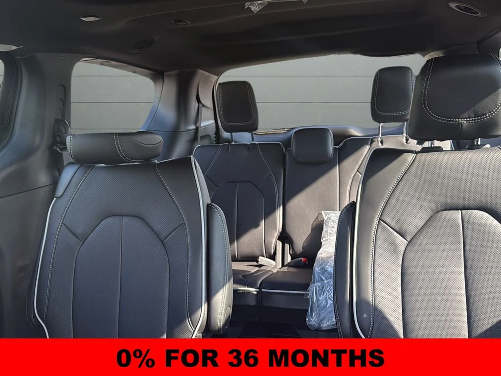 New 2026 Diamond Black Crystal Pearl-Coat Exterior Paint Chrysler Limited image 26