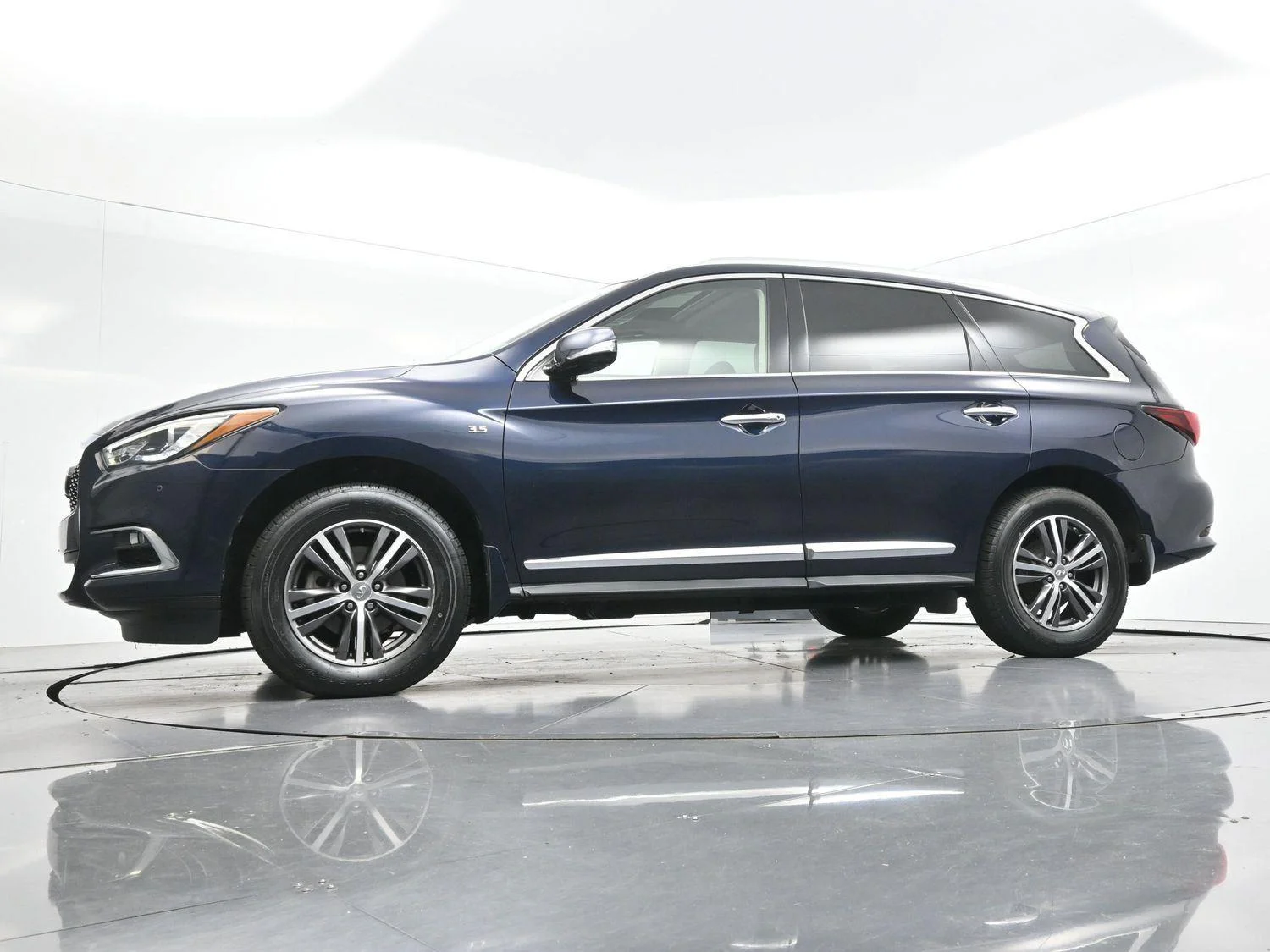 Used 2019 Hermosa Blue INFINITI LUXE image 44