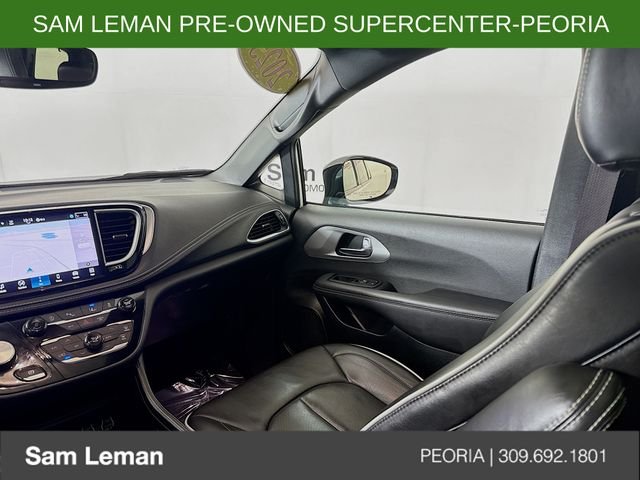 Used 2025 White Chrysler Limited image 23
