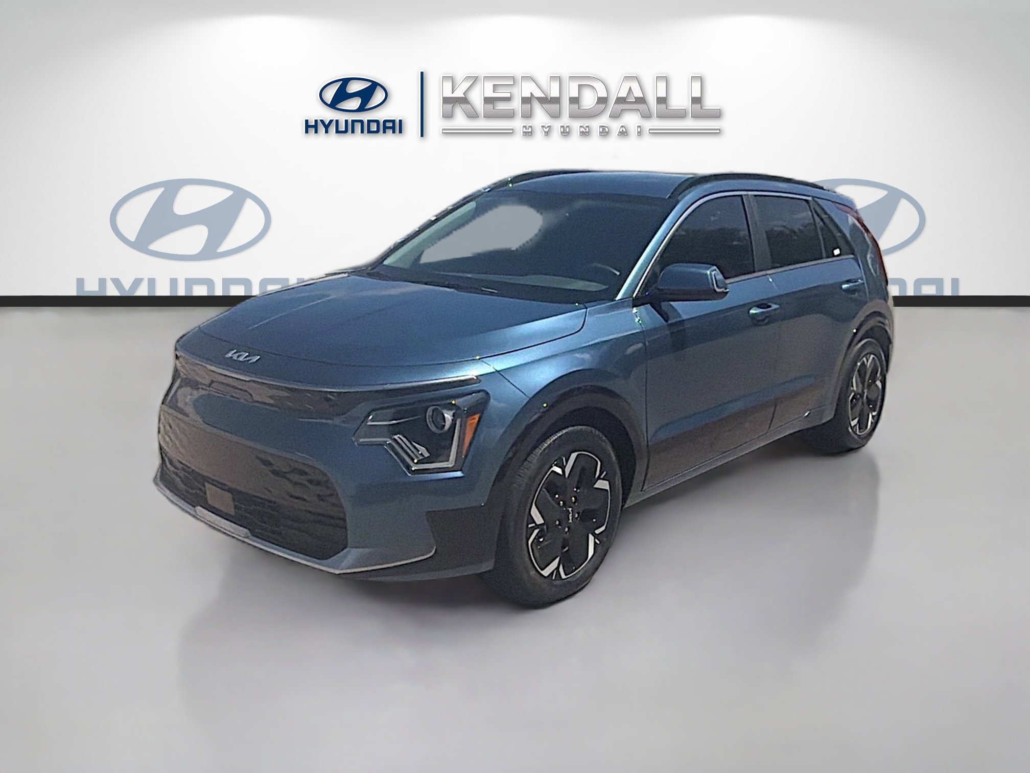 Used 2024 Mineral Blue Kia Wind image 3