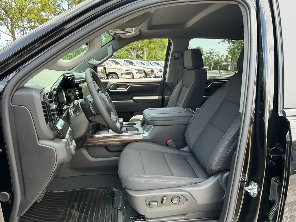 New 2026 Black Chevrolet LT image 5