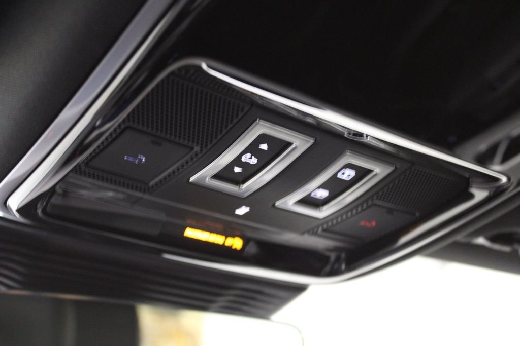 Used 2026 Fuji White Land Rover Dynamic SE image 30