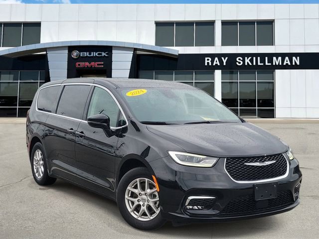 2024 Chrysler Pacifica Touring L's photo