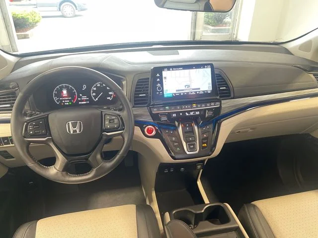 2025 Honda Odyssey Elite - Photo 17