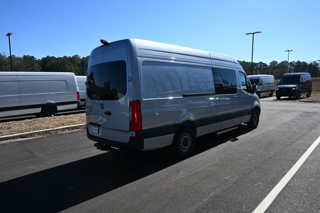 Used 2026 High-tech silver metallic Mercedes-Benz Crew 170 WB image 27