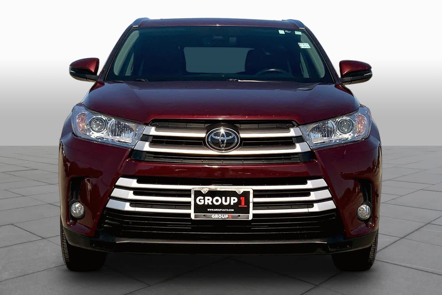 Used 2019 Ooh La La Rouge Mica Toyota XLE image 4