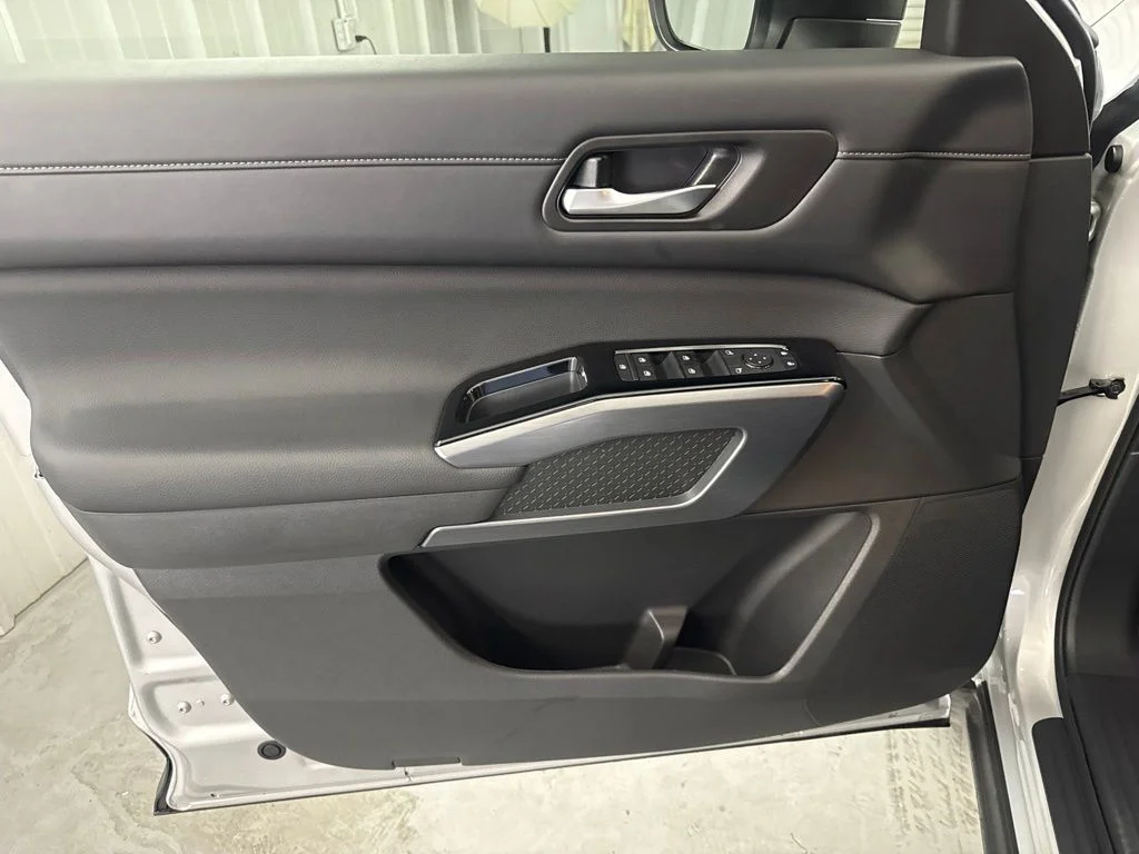 Used 2025 Brilliant Silver Metallic Nissan SL image 8