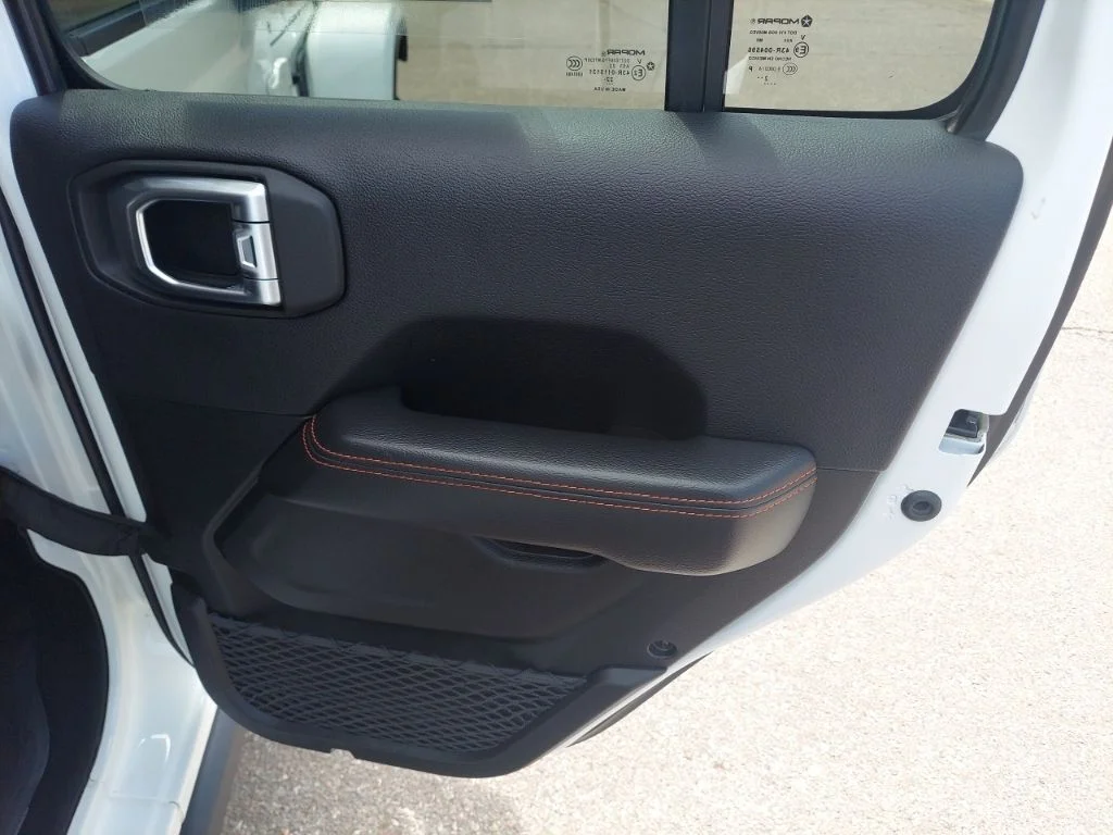 Used 2023 White Jeep Mojave image 38