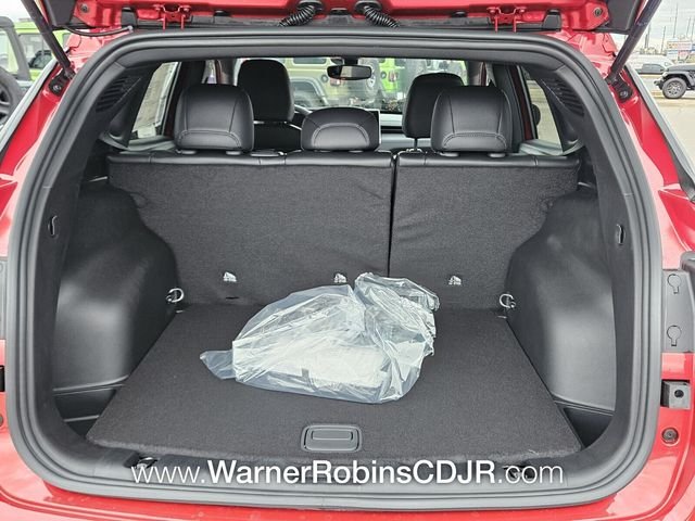New 2026 Red Hot Pearl-Coat Exterior Paint Jeep Latitude image 12