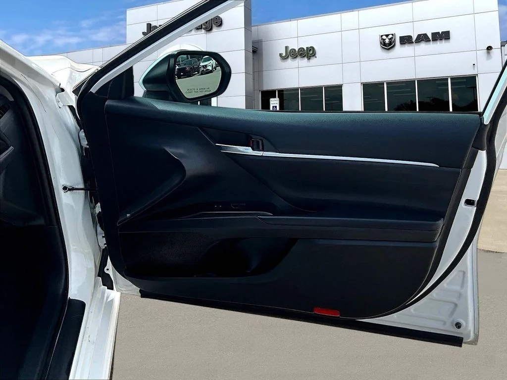 Used 2022 White Toyota SE Nightshade image 29
