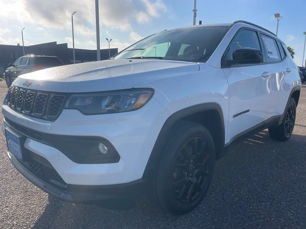 Used 2026 White Jeep Latitude image 6