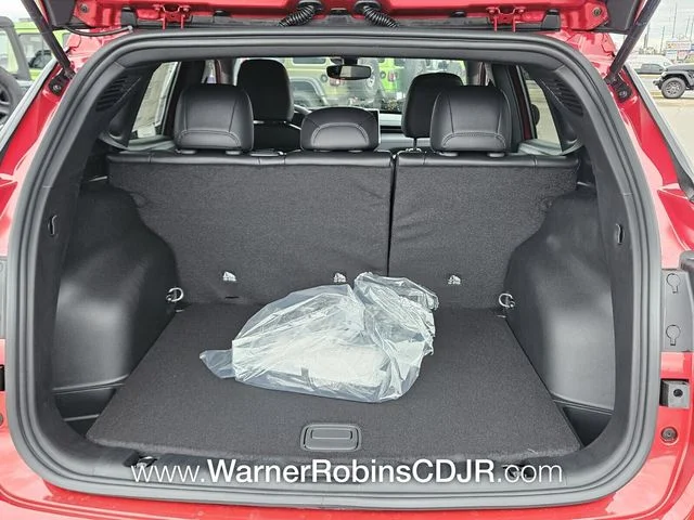 New 2026 Red Hot Pearl-Coat Exterior Paint Jeep Latitude image 12