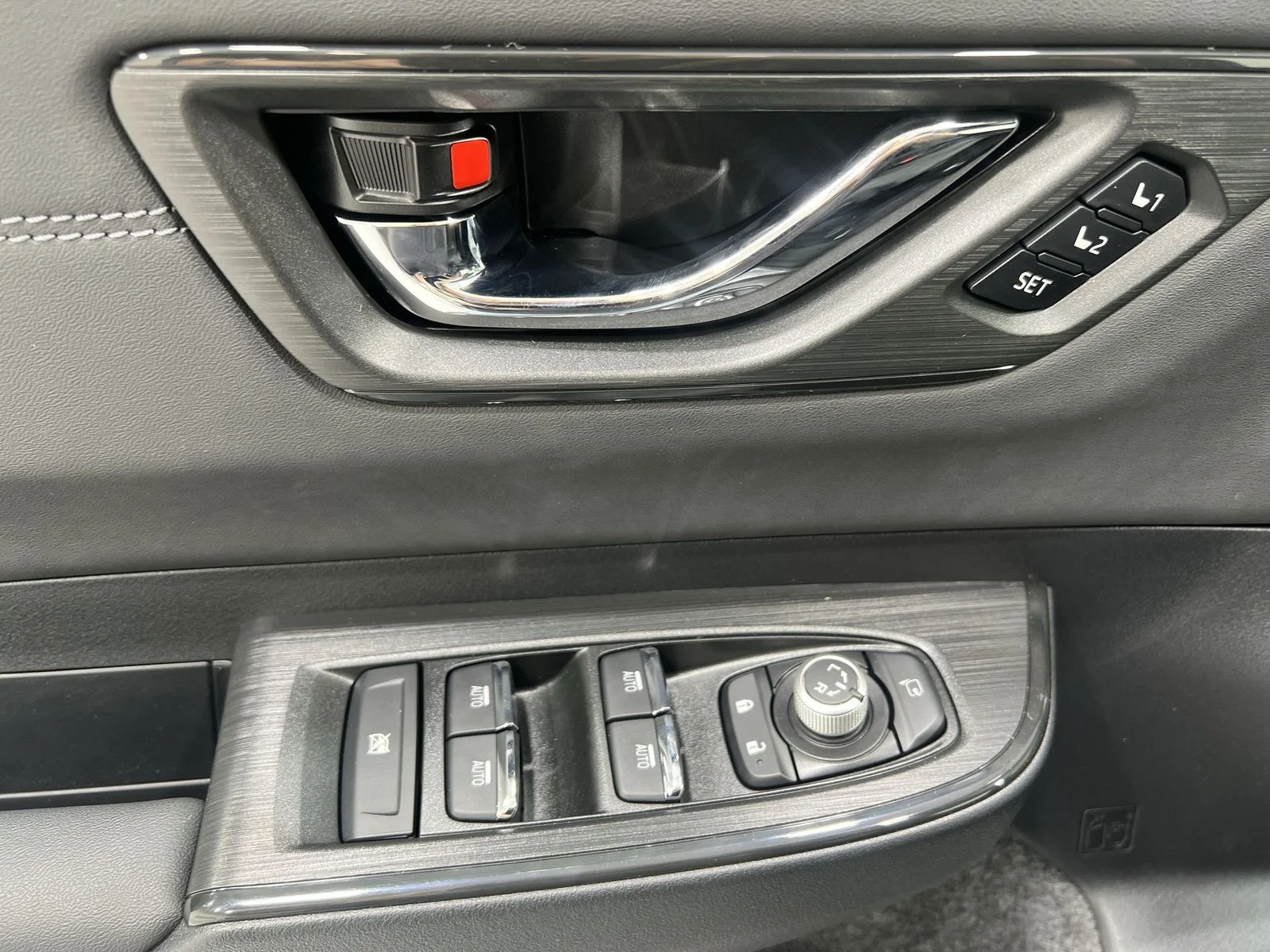 New 2026 ICE SILVER METALLIC Subaru Touring XT image 13