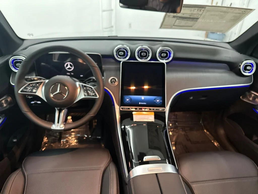 New 2027 White Mercedes-Benz GLC 300 image 23