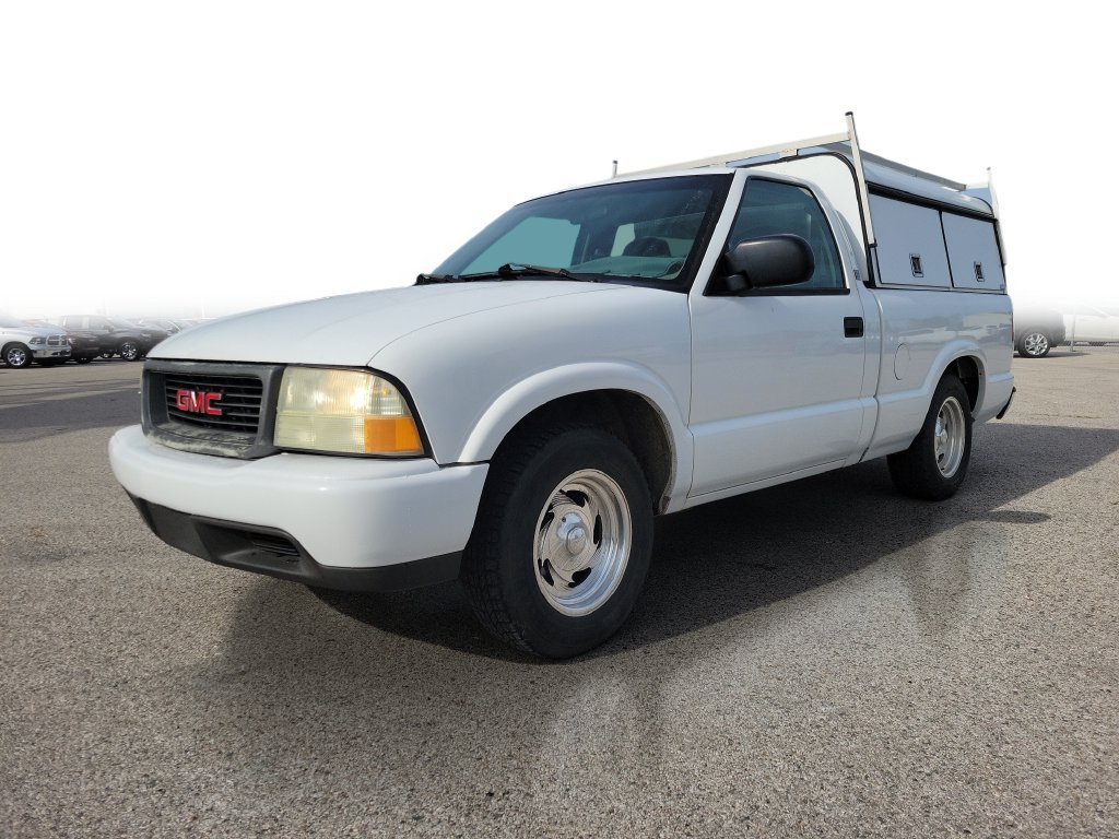 Used 2001 GMC Sonoma SL with VIN 1GTCS14W41K189222 for sale in Muskegon, MI