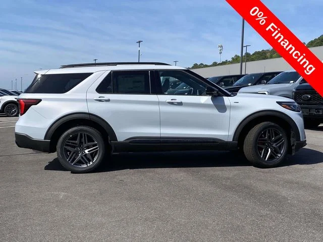 New 2026 Space White Metallic Ford ST-Line image 2