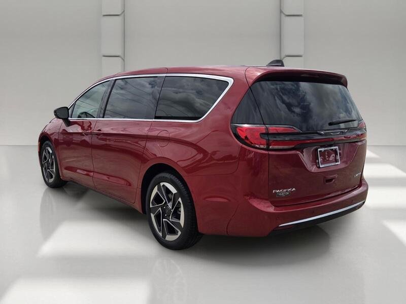 New 2027 Red Hot Pearl-Coat Exterior Paint Chrysler LIMITED FWD image 3