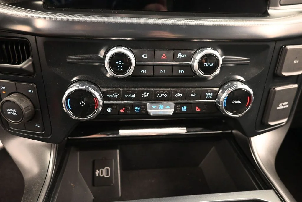 Used 2025 Gray Ford Lariat image 20