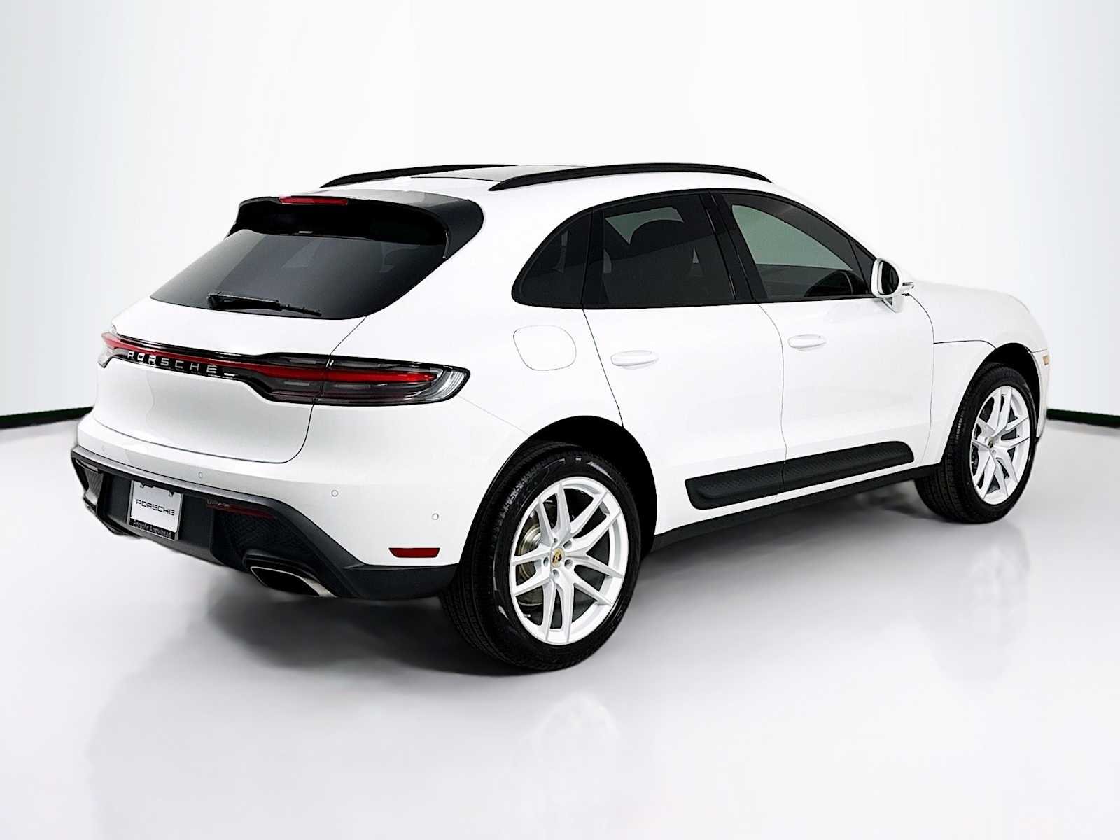 2026 Porsche Macan T - Photo 9