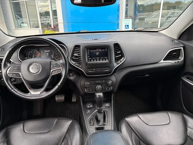 Used 2020 Silver Jeep Latitude Plus 4x4 image 29