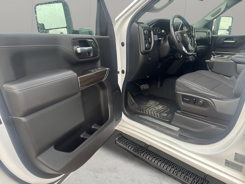 Used 2020 Summit White Chevrolet LT image 11