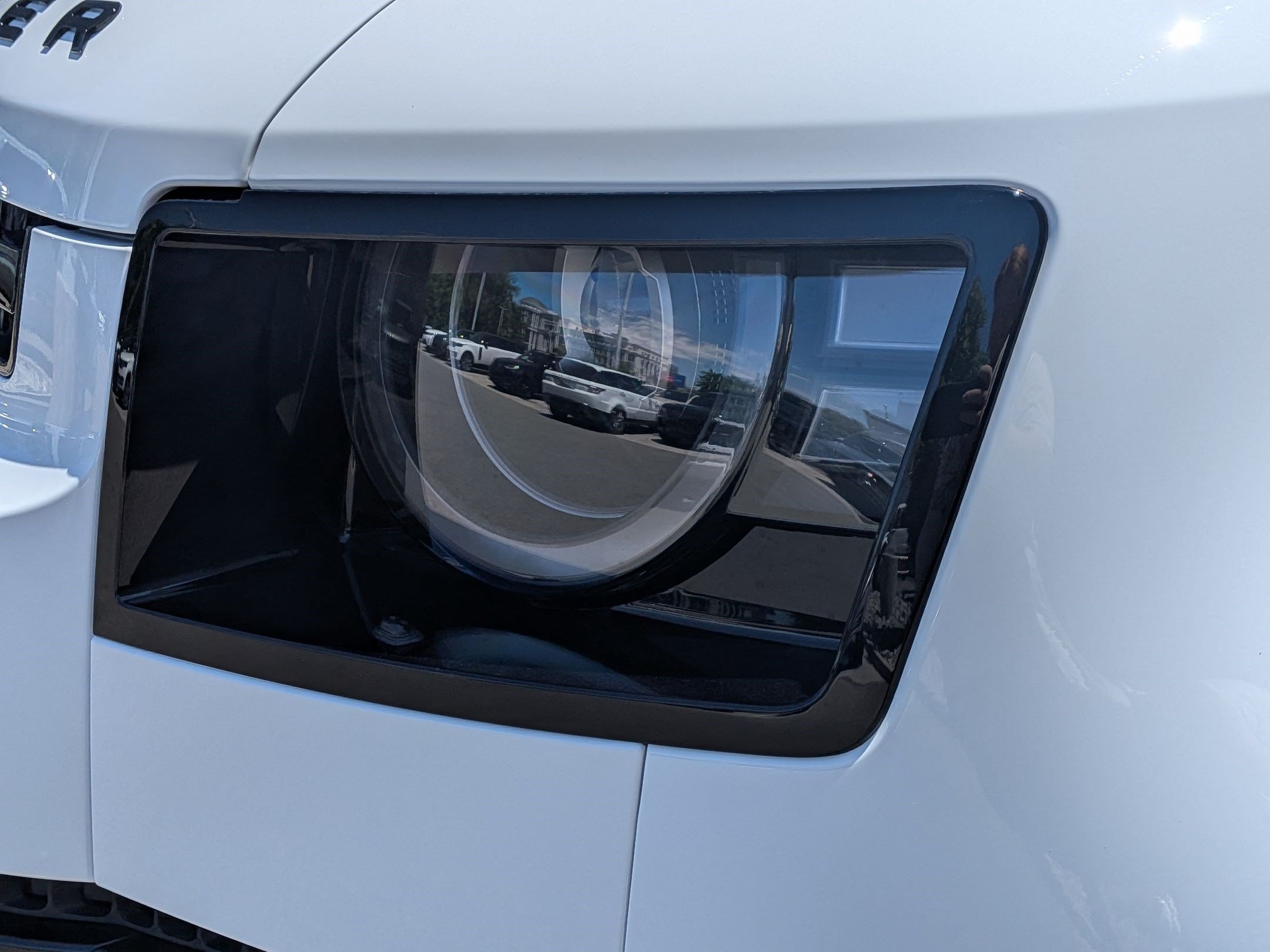 New 2026 Fuji White Land Rover P400 X-Dynamic SE image 10