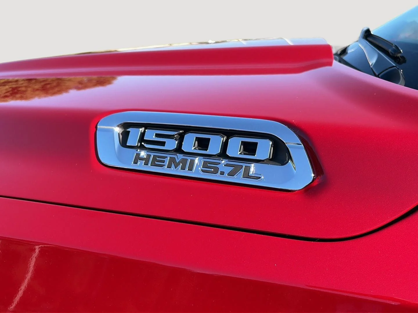 New 2027 Molten Red Pearl-Coat Exterior Paint RAM Laramie image 13