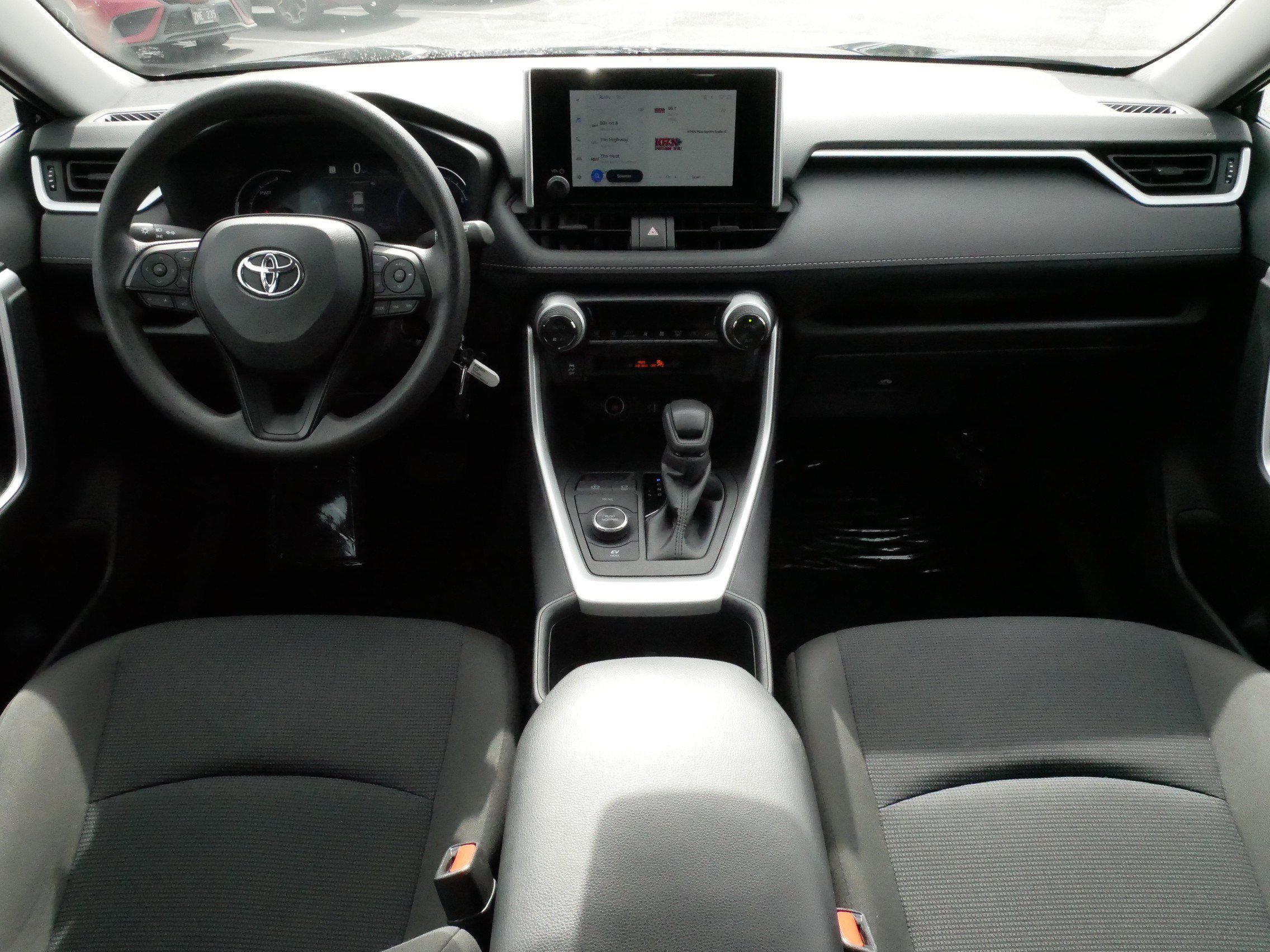 2025 Toyota RAV4 LE - Photo 10