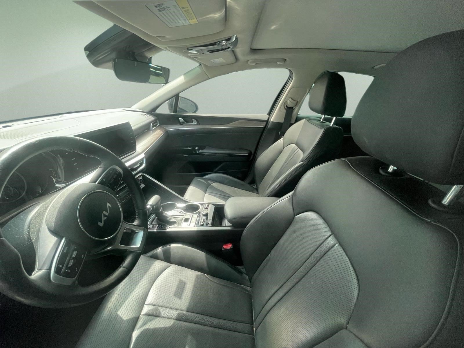 Used 2024 Ebony Black Kia EX image 18