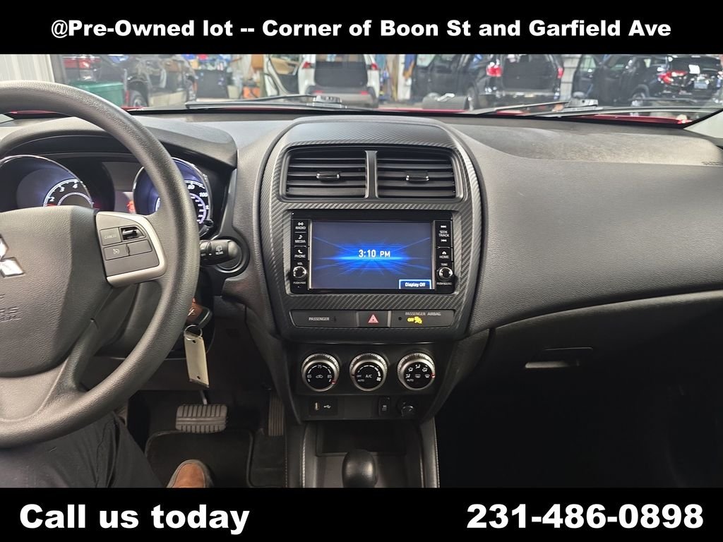 Used 2025  Mitsubishi  image 17