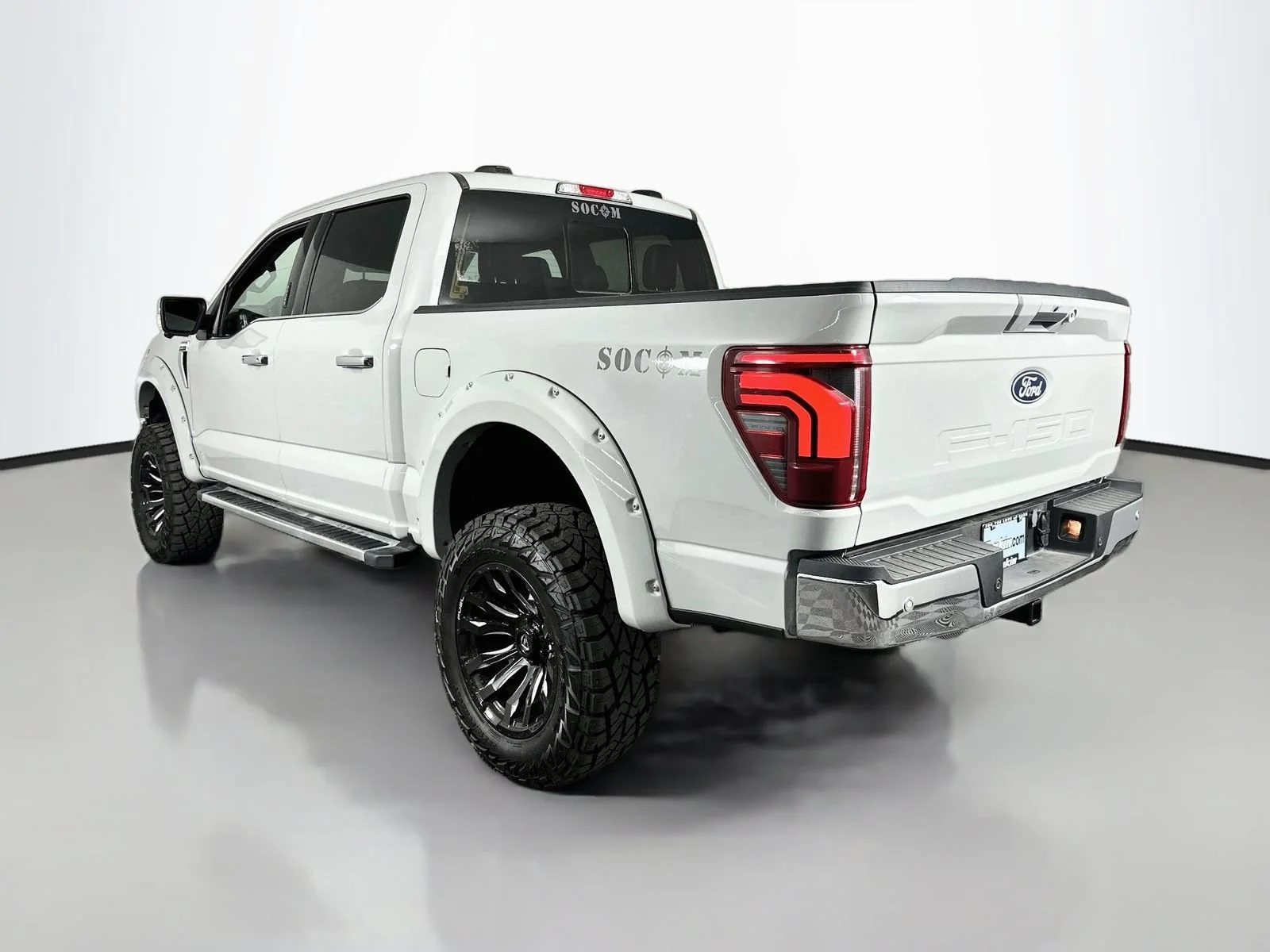 Used 2024 White Ford LARIAT image 6