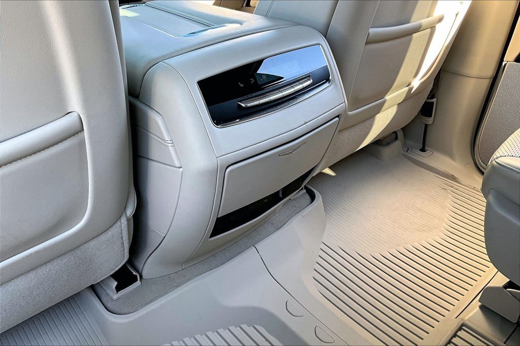 Certified Used 2025 Crystal White Tricoat Cadillac Premium Luxury Platinum image 25
