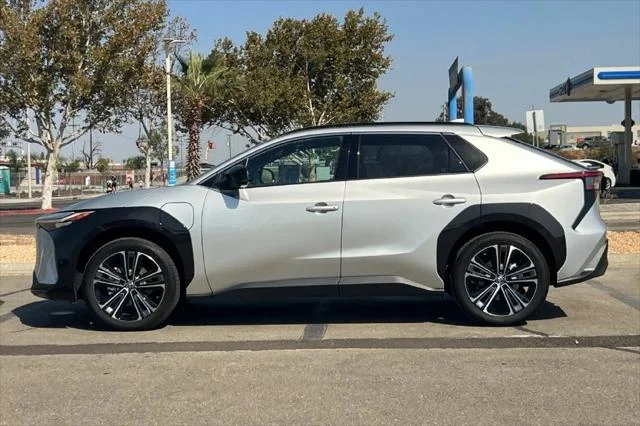 Certified Used 2023 ELEMENTAL SILVER Toyota  image 9
