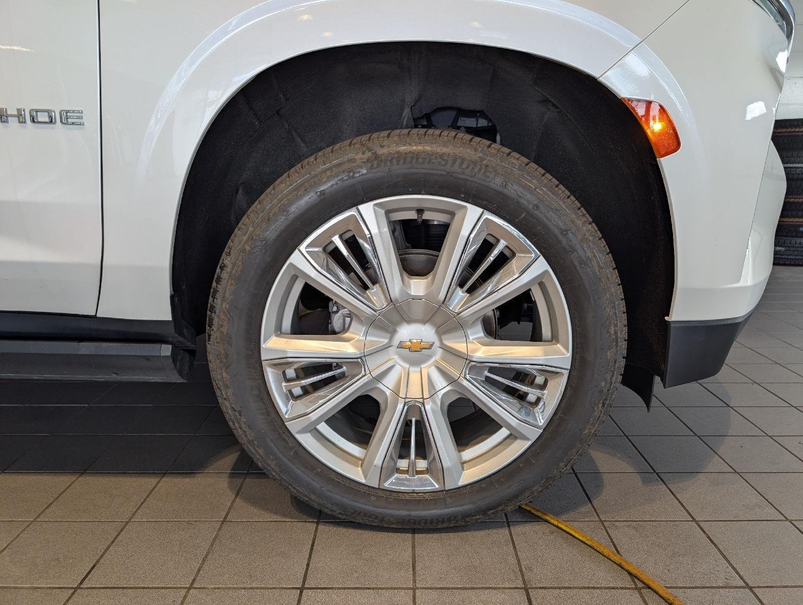 Used 2022 Pearl Chevrolet High Country image 14