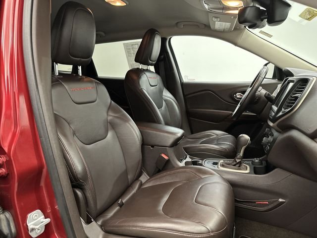 Used 2015 Red Jeep Trailhawk image 27