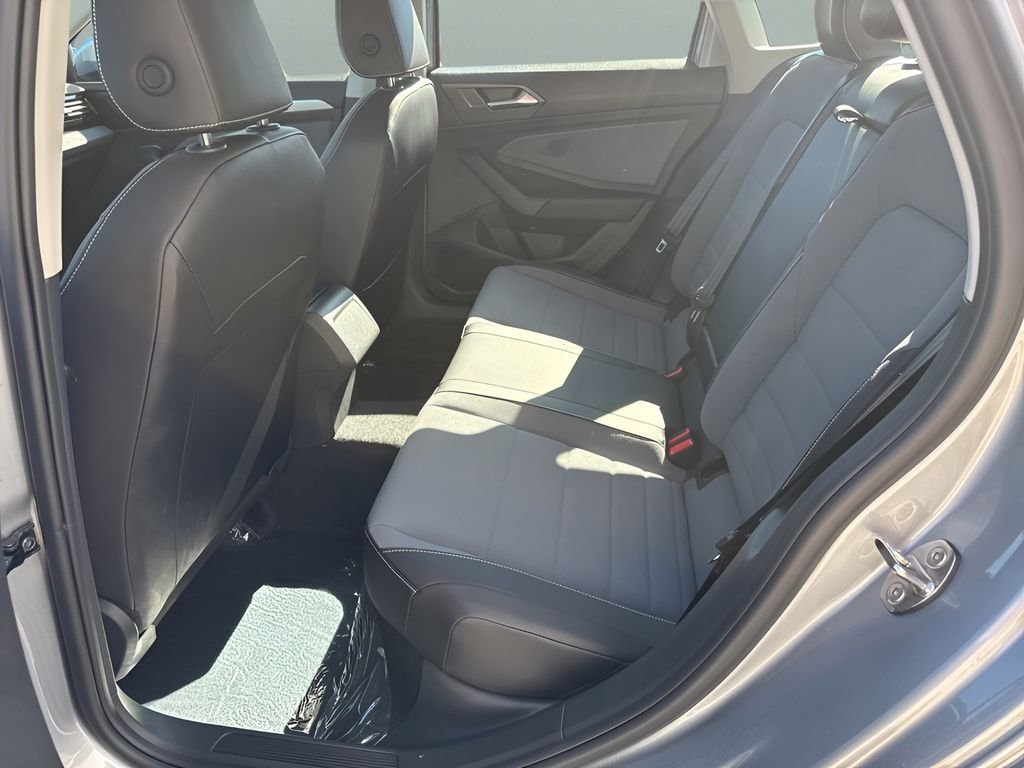 2025 Volkswagen Jetta SE - Photo 25