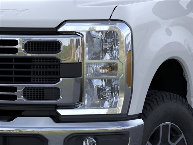 2025 Ford F-350 Super Duty XLT - Photo 18