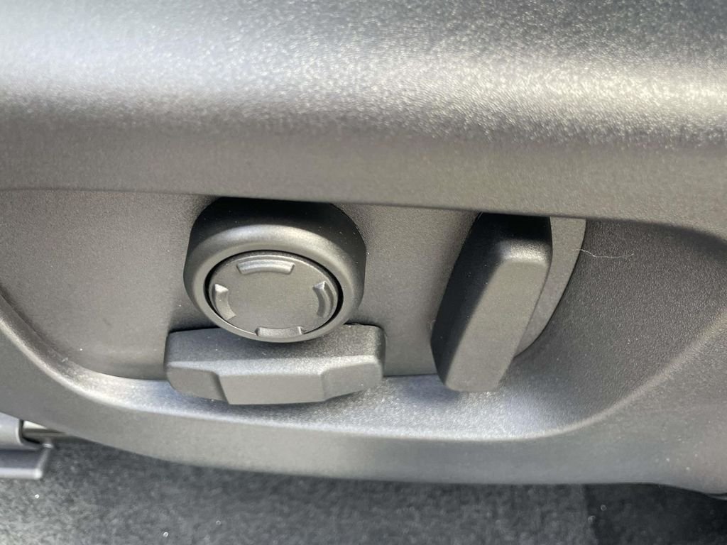 New 2026 Carpathian Grey Land Rover Landmark image 14
