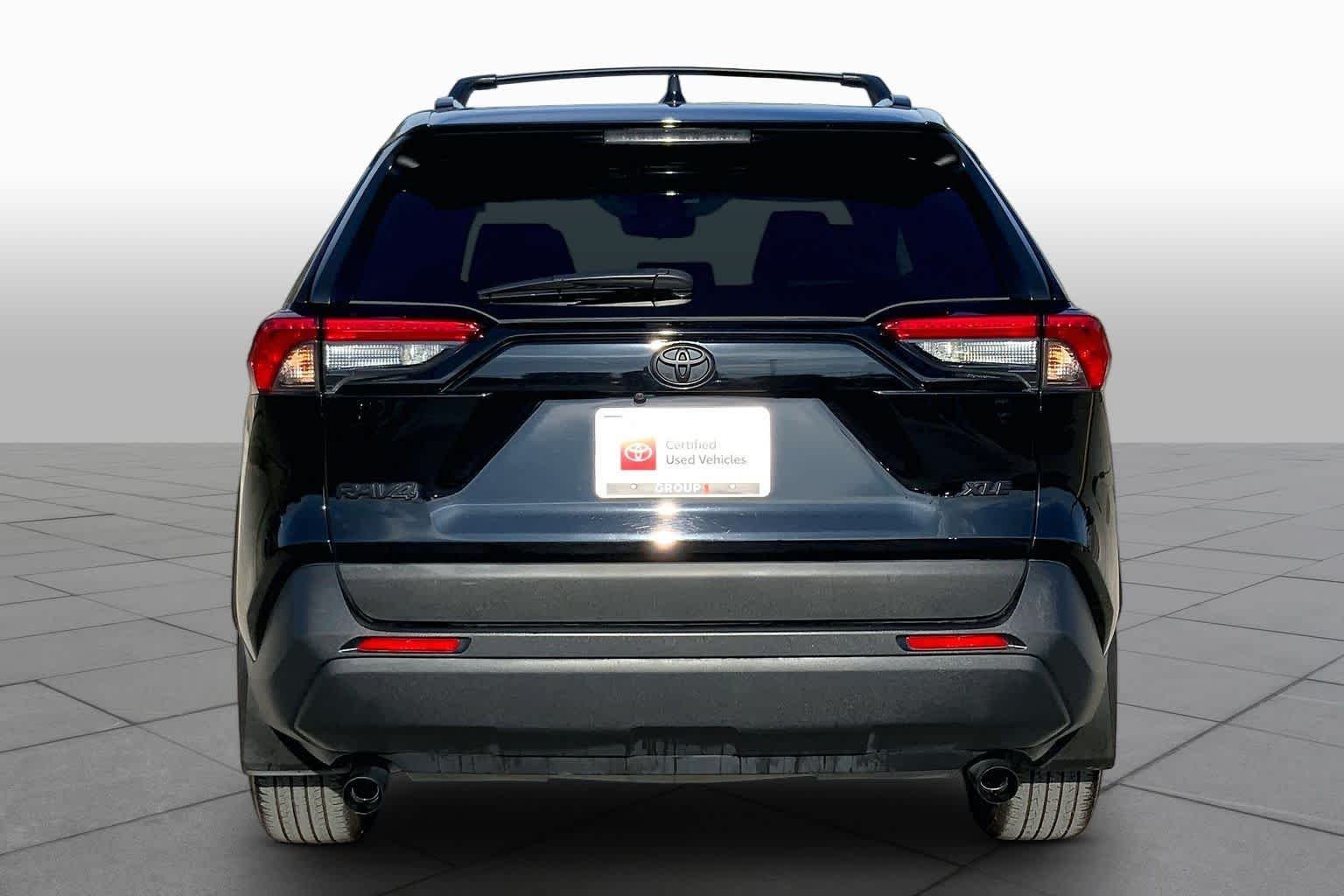 Used 2025 Midnight Black Metallic Toyota XLE image 5