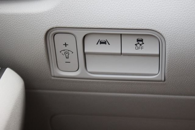 Used 2021 Black Kia S image 17