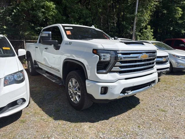 Used 2024 White Chevrolet High Country image 5