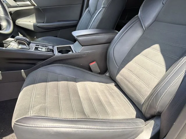 Used 2024 Silver Mitsubishi  image 10